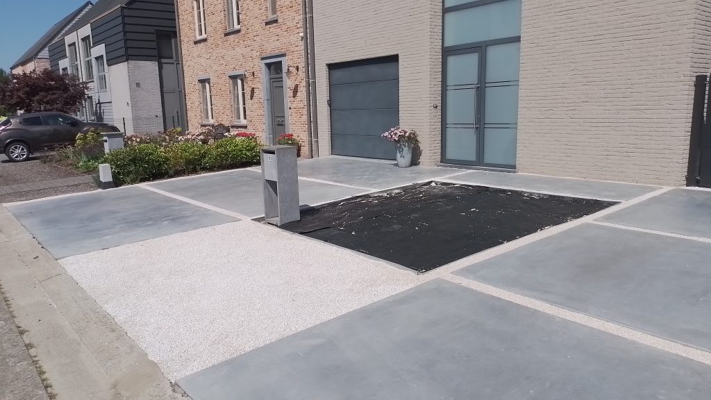 Afgewerkte oprit met beton
