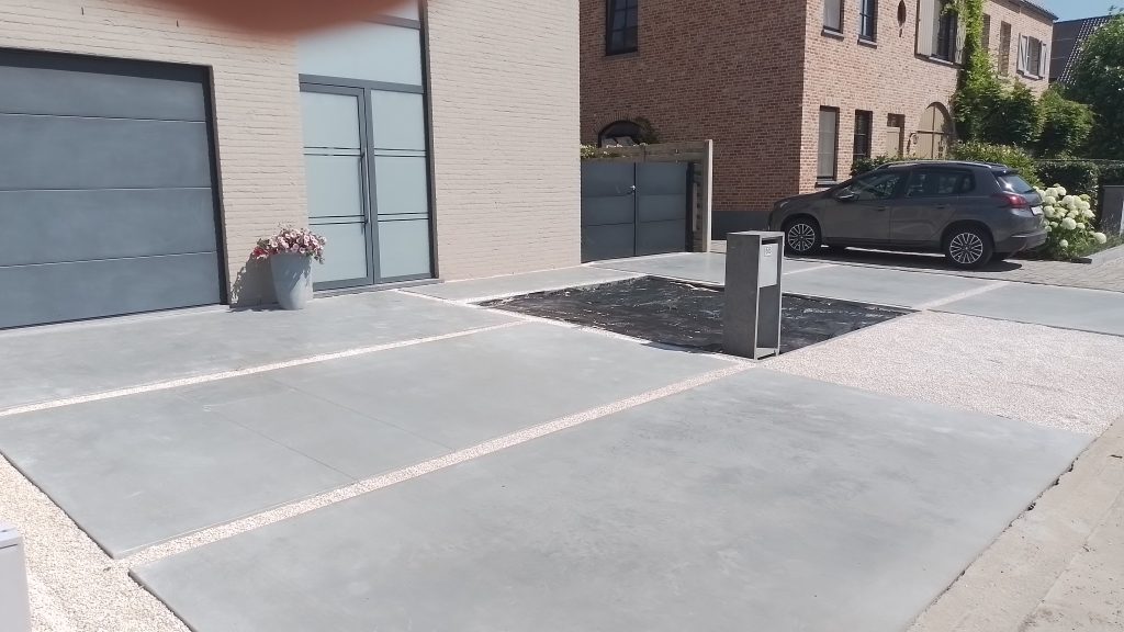 Afgewerkte oprit met beton